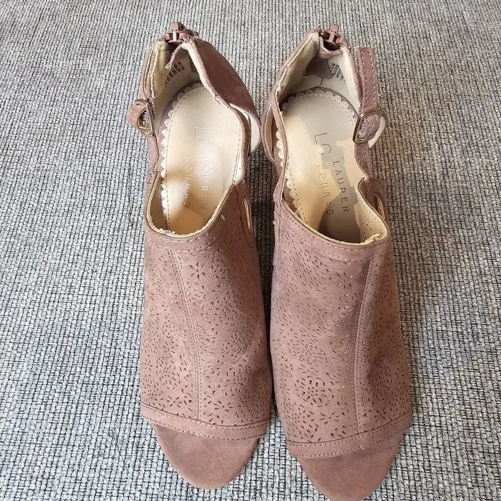 Lauren Conrad Pierced Faux Suede Leather Sandal Open Toed Heels Women's Size 8.5